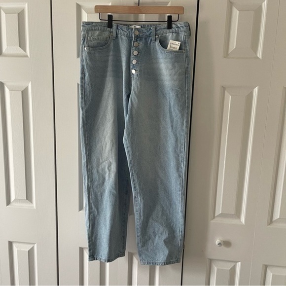 BP High Rise Button Fly Mom Jeans - Size 32 - Blue Light Vintage Wash - NWT - Picture 1 of 7